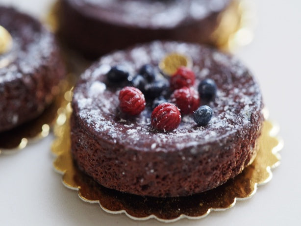 Suklaakakku marjoilla