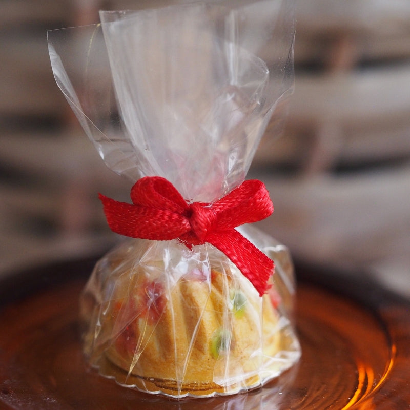 Hedelmäkakku sellofaanissa