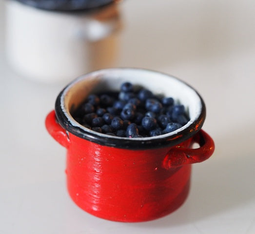 Mustikoita kattilassa