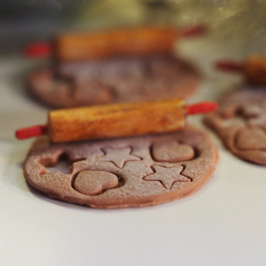 Piparkakkujen  tekoa