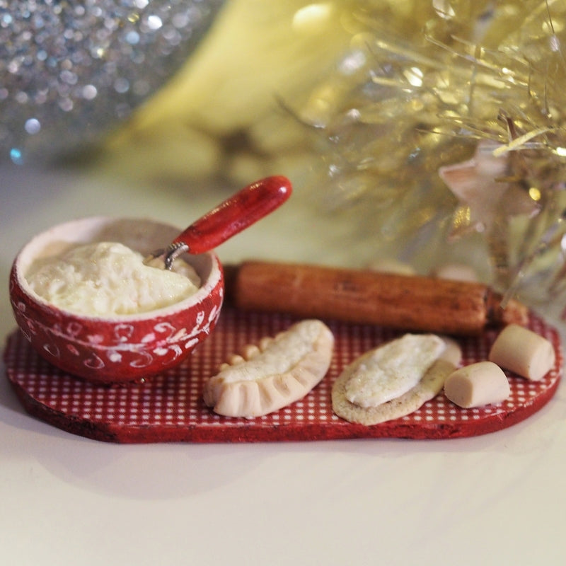 Karjalanpiirakoiden tekoa